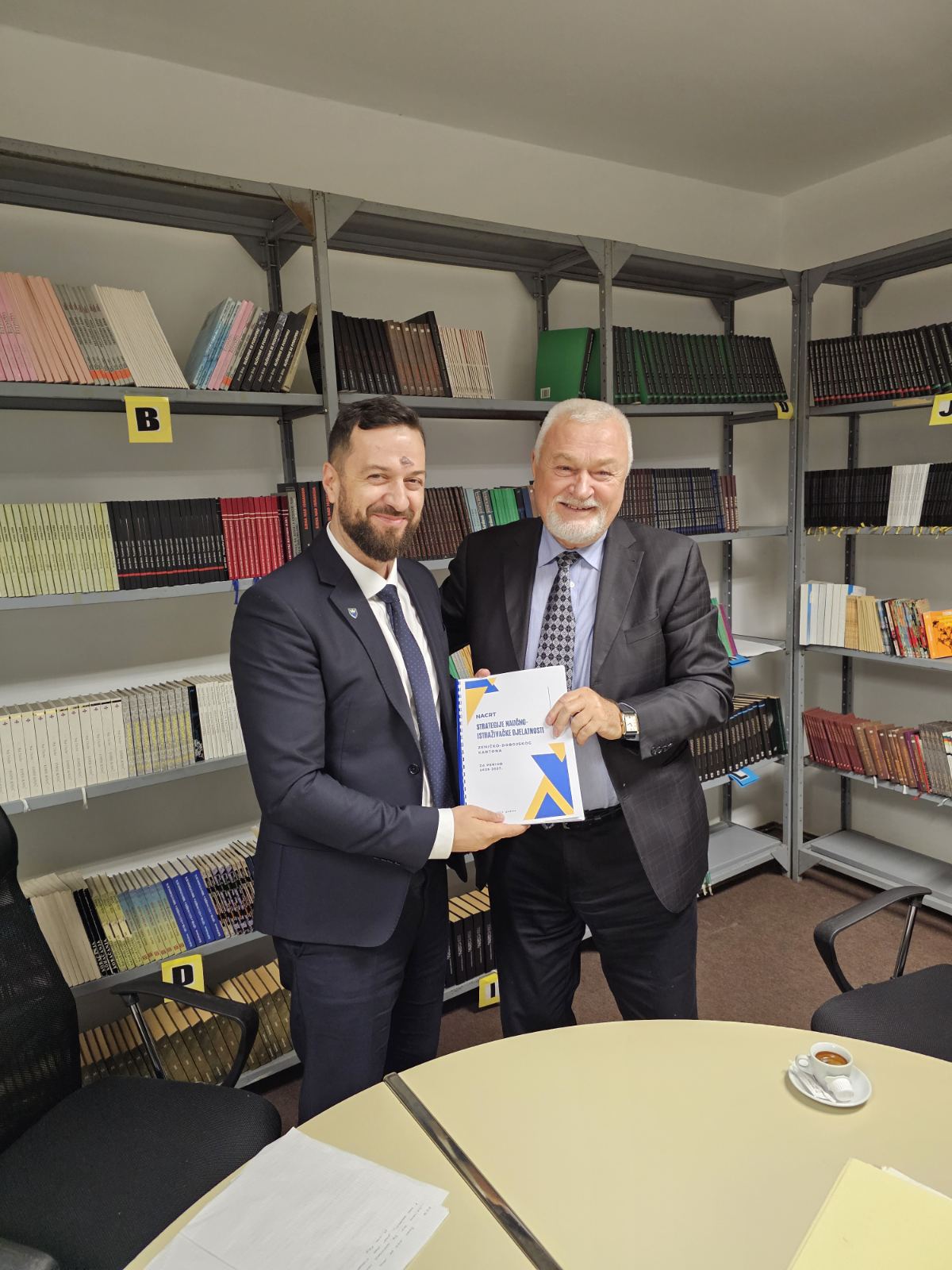 ČLANOVI VIJEĆA ZA NAUKU URUČILI MINISTRU MUŠIJI NACRT STRATEGIJE NAUČNO-ISTRAŽIVAČKE DJELATNOSTI