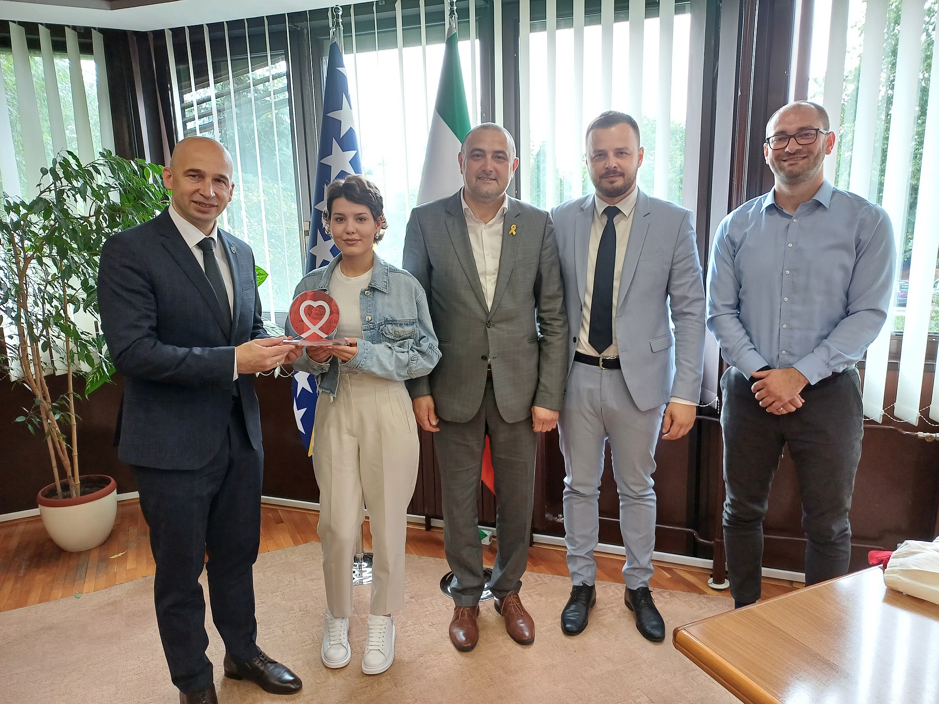 Premijer Nezir Pivić ugostio predstavnike Udruženja Srce za djecu koja boluju od raka: Puna podrška radu Roditeljske kuće u Sarajevu