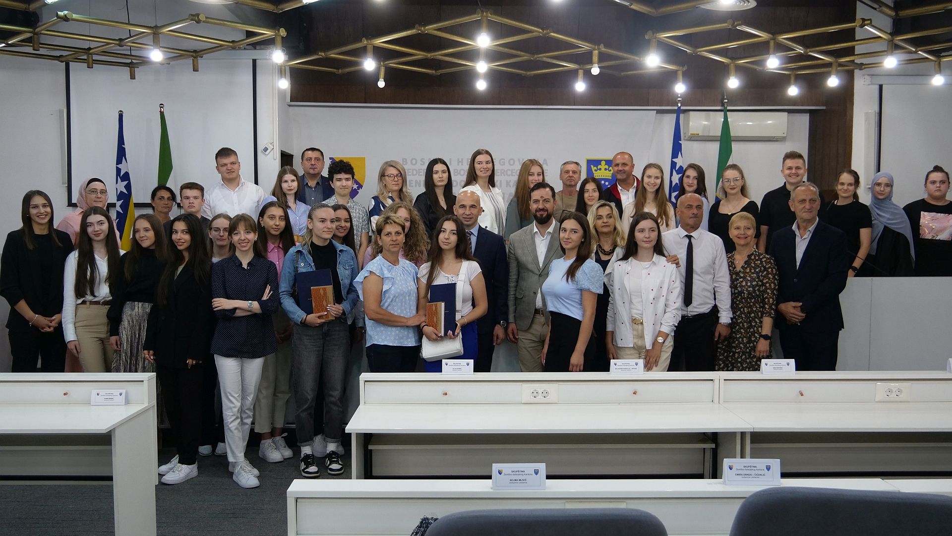 Premijer Pivić i ministar Mušija upriličili prijem za učenike generacije osnovnih i srednjih škola