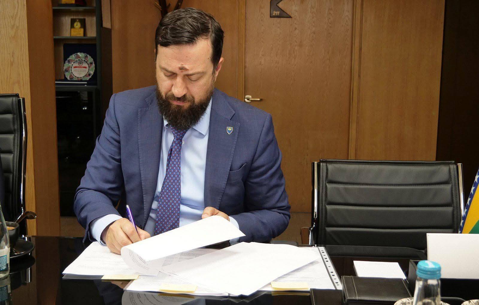 Rekordna podrška studentima: ZDK izdvaja 3,4 miliona KM za stipendije, više od 3.000 korisnika dobija jednu od dvije stipendije