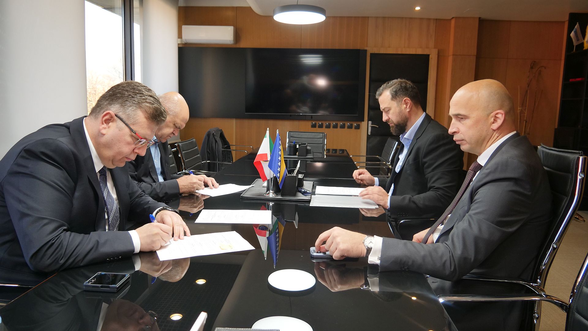 Potpisane izmjene i dopune Kolektivnog ugovora za djelatnost osnovnog i srednjeg obrazovanja u ZDK-u