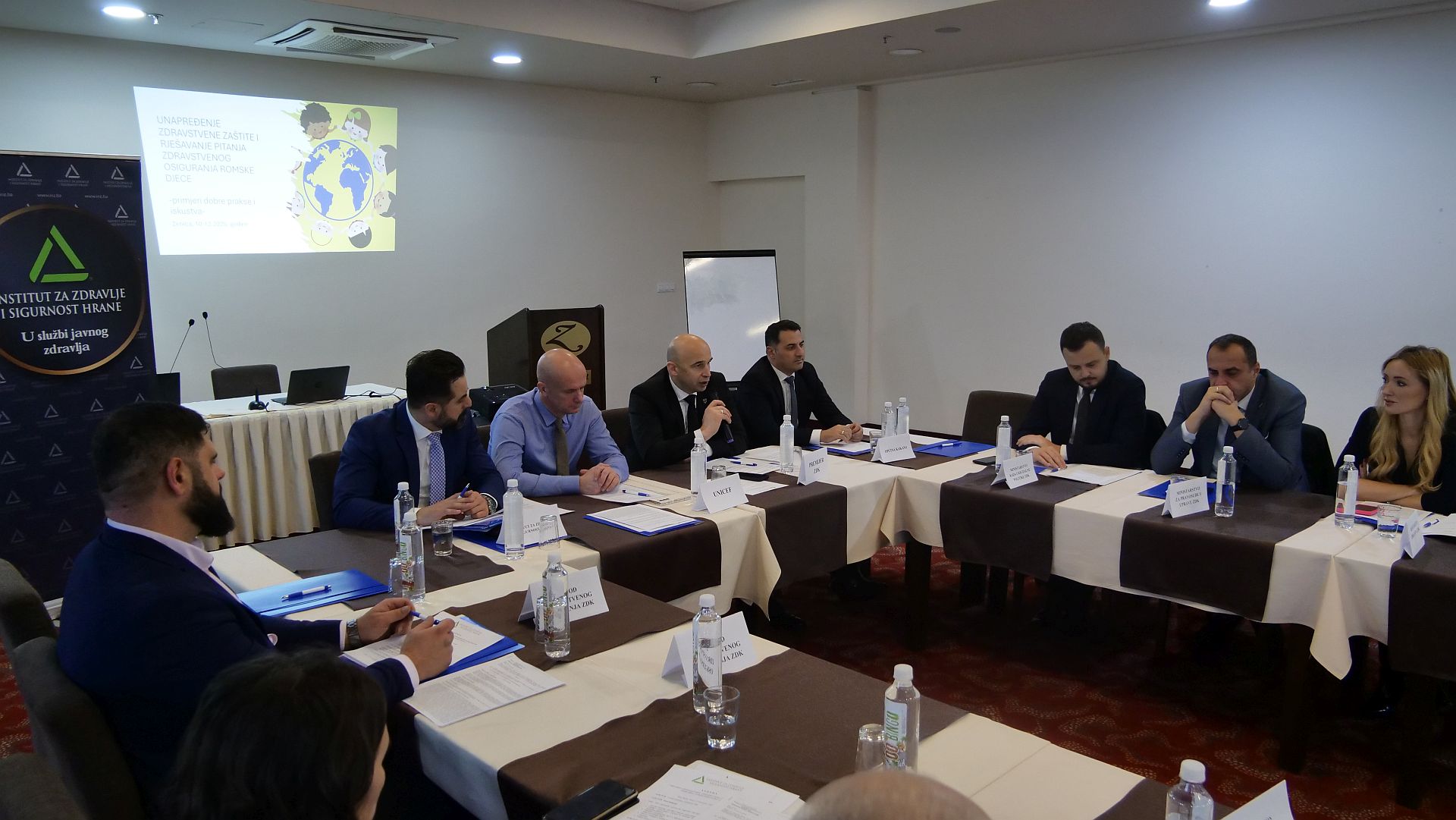 Premijer Pivić na okruglom stolu u organizaciji INZ-a: Nijedno dijete ne smije ostati izvan sistema zdravstvene zaštite