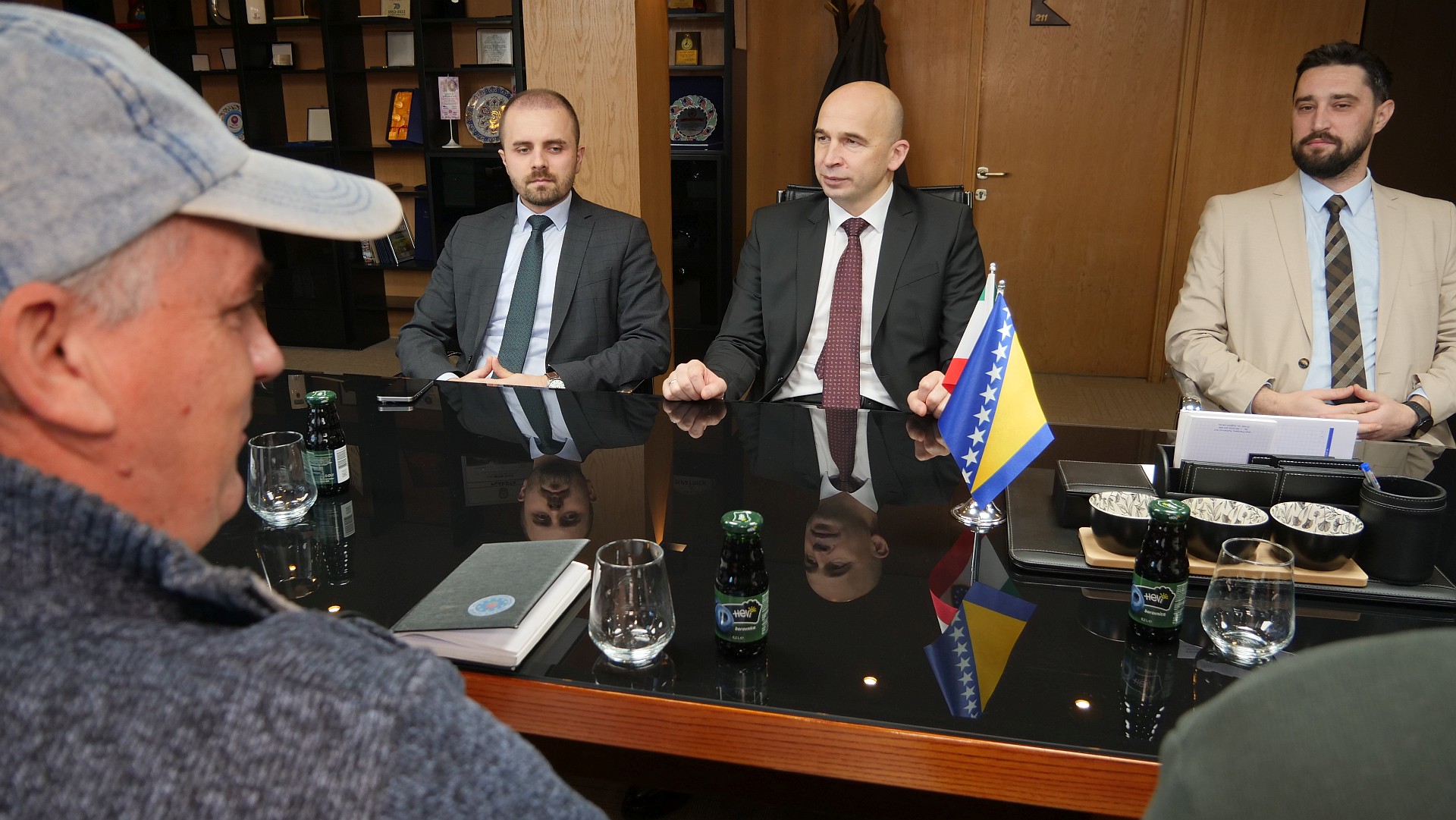 Premijer Pivić i ministar Čajić s poljoprivrednim proizvođačima: Kreirati što kvalitetniji program poticaja u okviru raspoloživog budžeta