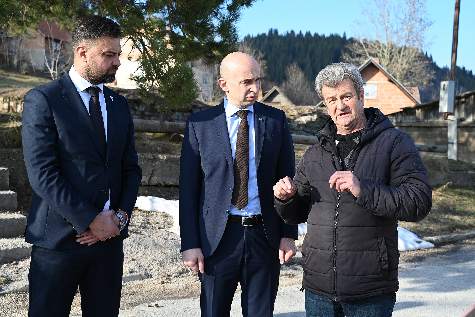 Premijer Pivić u Varešu: Zdravlje građana iznad svih interesa