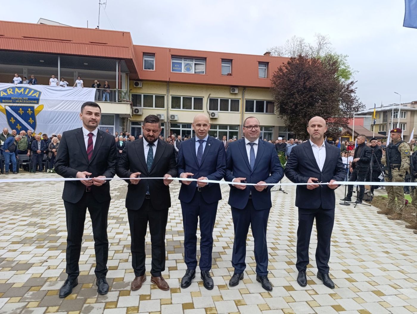 Dan Armije RBiH obilježen u Maglaju: Otvoreno spomen-obilježje šehidima i poginulim braniocima