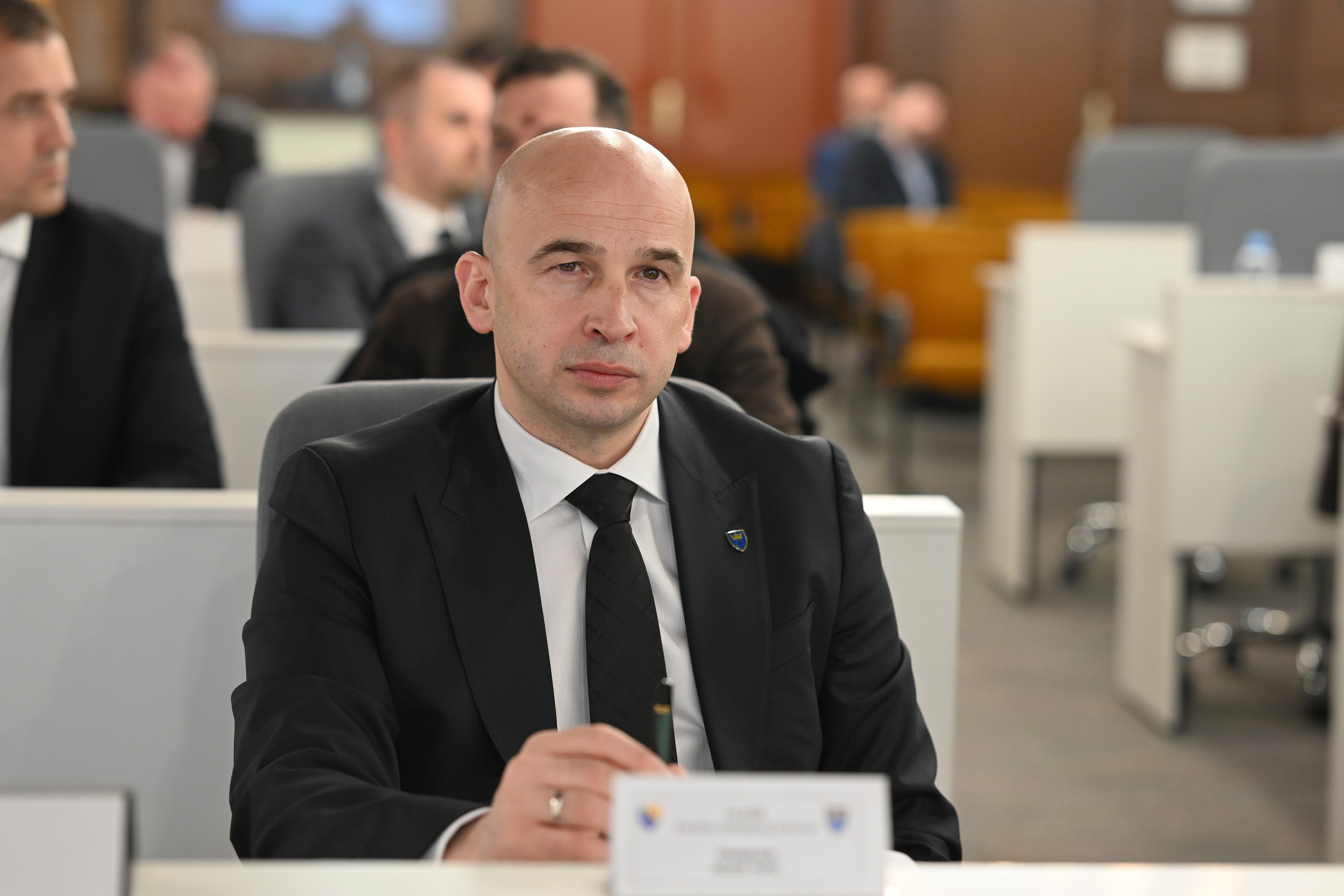 Vlada Zeničko-dobojskog kantona radi, dok Kasumović prisvaja zasluge