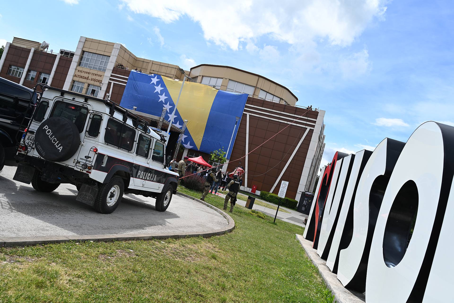 Centralnom manifestacijom u Visokom obilježen Dan policije MUP-a ZDK: U sigurnost uloženo više od 30 miliona KM