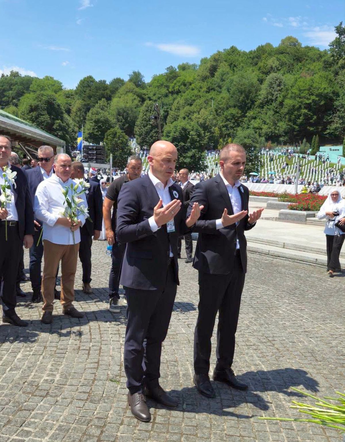 Delegacija Vlade ZDK odala počast žrtvama genocida u Srebrenici