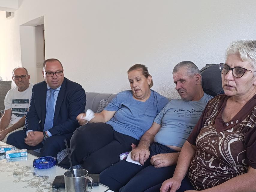 Ministar Adnan Sirovica obišao porodicu Haseljić: Ministarstvo će hitno pružiti pomoć nakon požara koji je uništio njihov dom