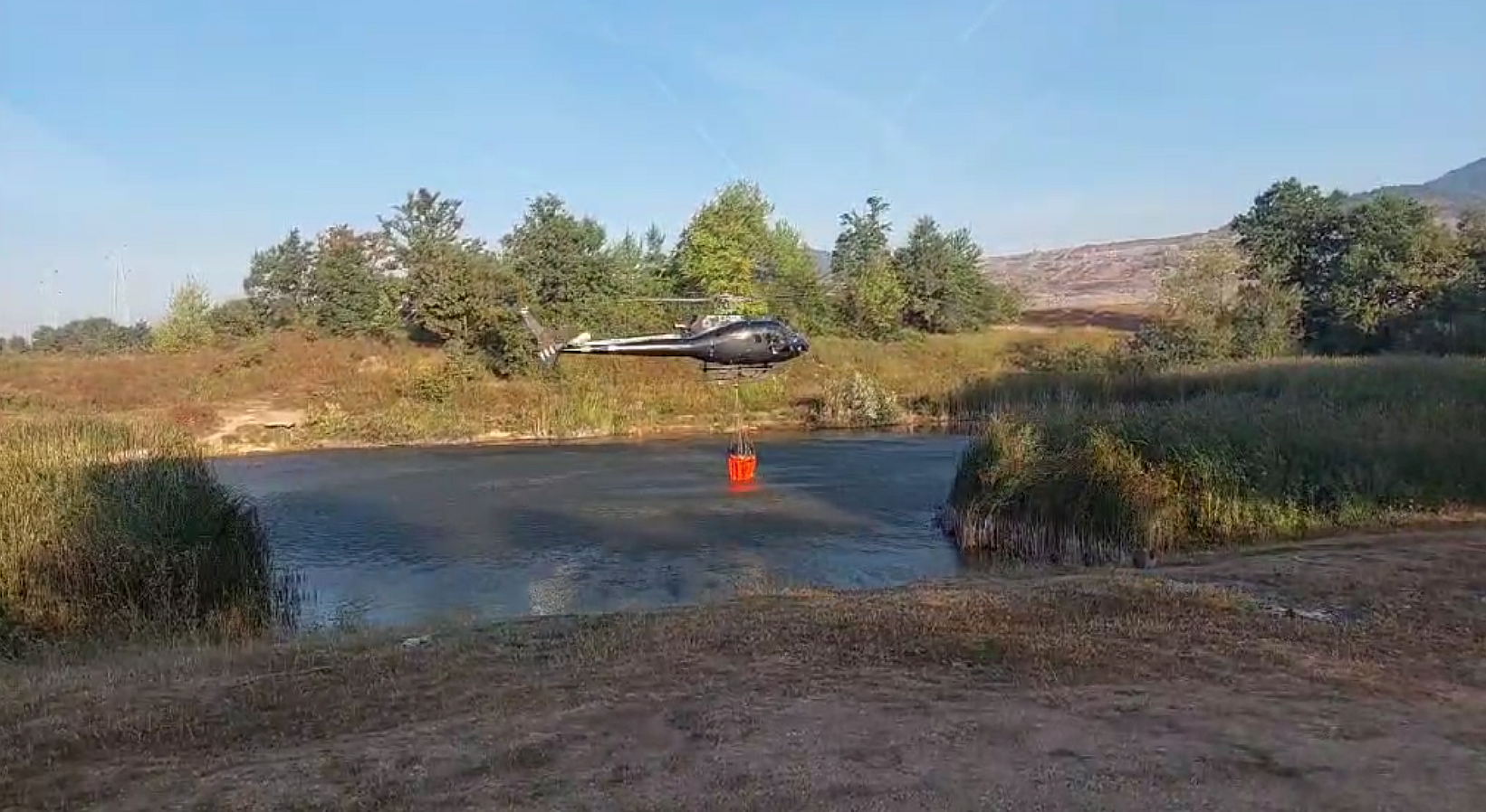 Helikopter Zeničko-dobojskog kantona gasio požar kod Kaknja