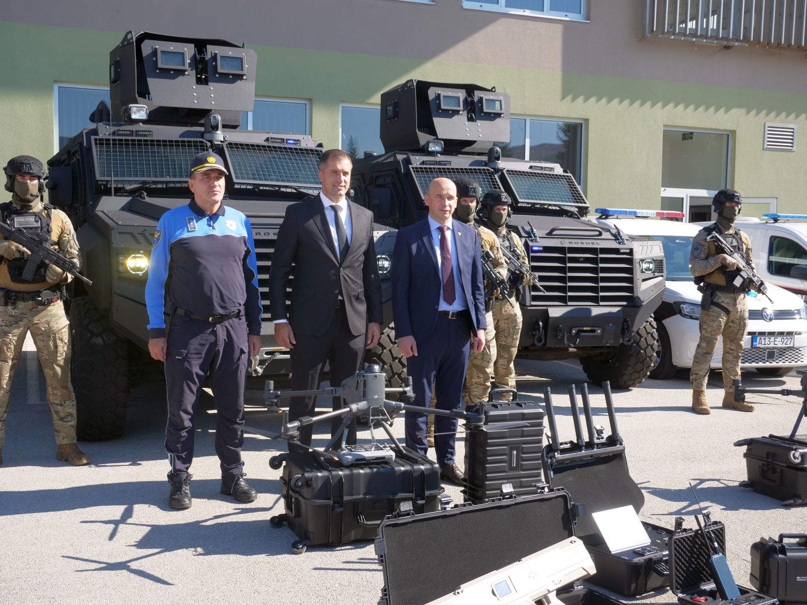 Više od 30 miliona KM uloženo u opremanje policije ZDK: Predstavljena nova vozila i savremena policijska oprema