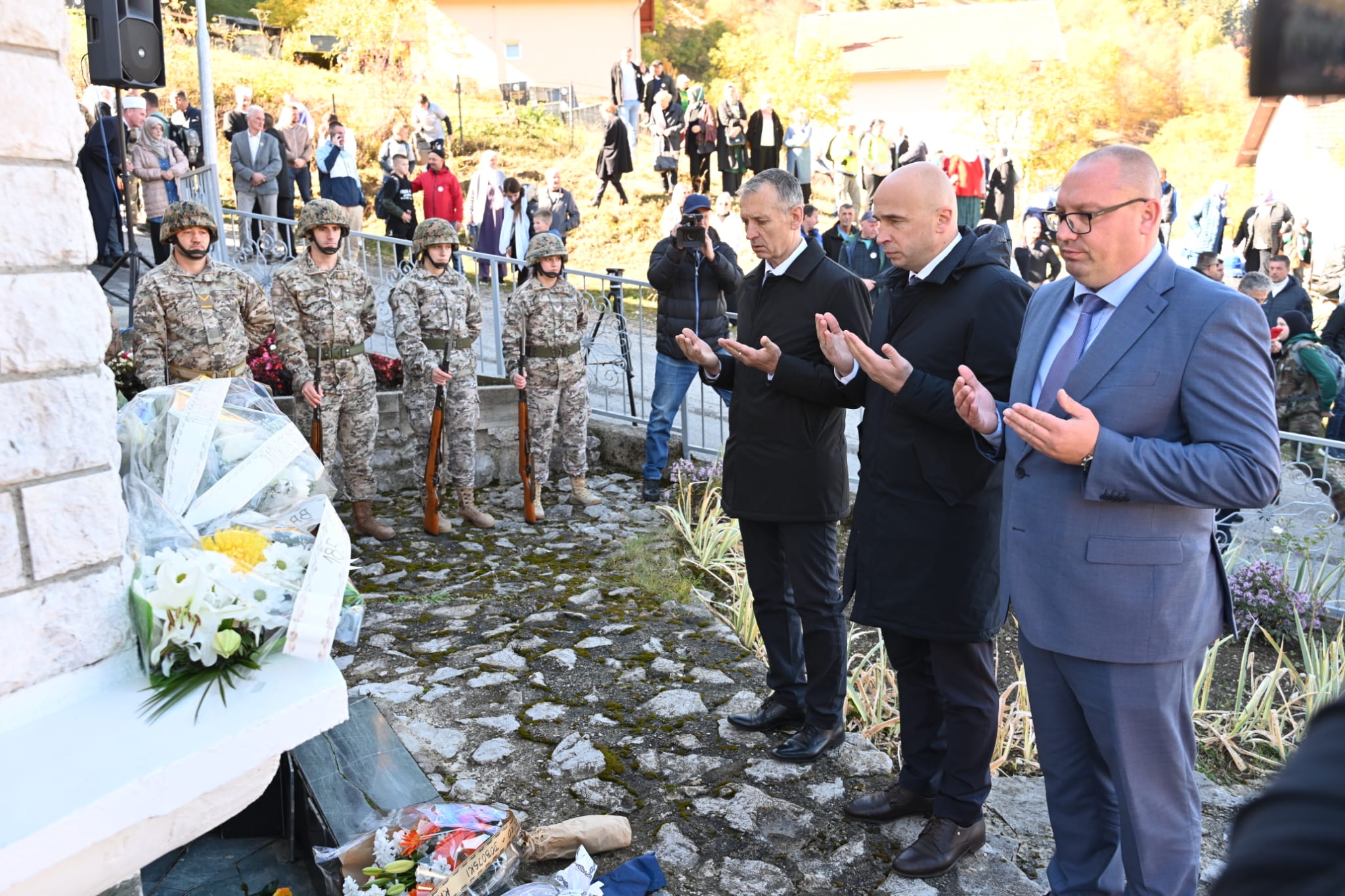  Premijer Pivić u Stupnom Dolu: Suživot i budućnost moraju biti izgrađeni na istini, a veličanje ratnih zločinaca nikada ne smije postati normalno