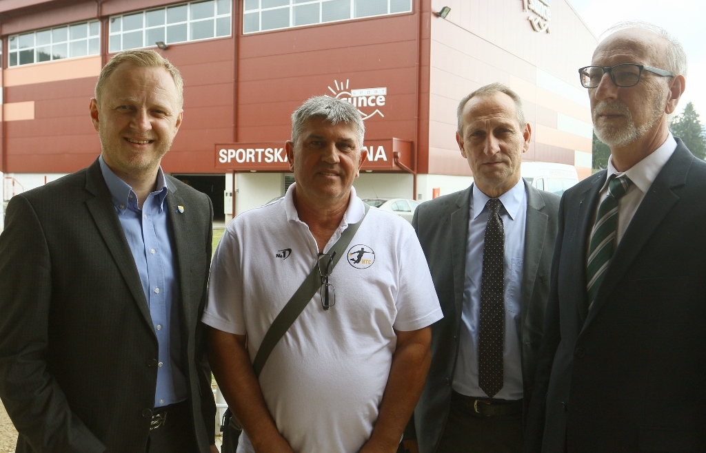 DELEGACIJA ZENIČKO-DOBOJSKOG KANTONA POSJETILA MEĐUNARODNI RUKOMETNI KAMP