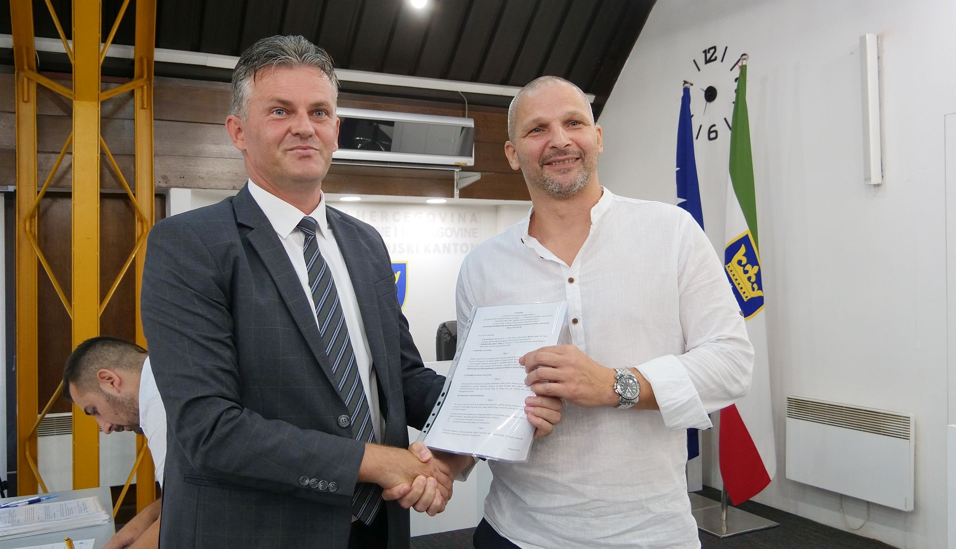 PREMIJER BAŠIĆ POTPISAO UGOVORE O FINANSIRANJU PROJEKATA 80 UDRUŽENJA U ZDK