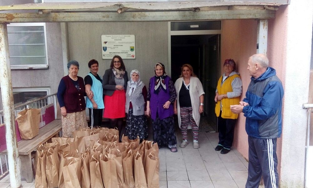 BAJRAMSKI PAKETI ZA RASELJENA LICA U RADAKOVU I CRKVICAMA