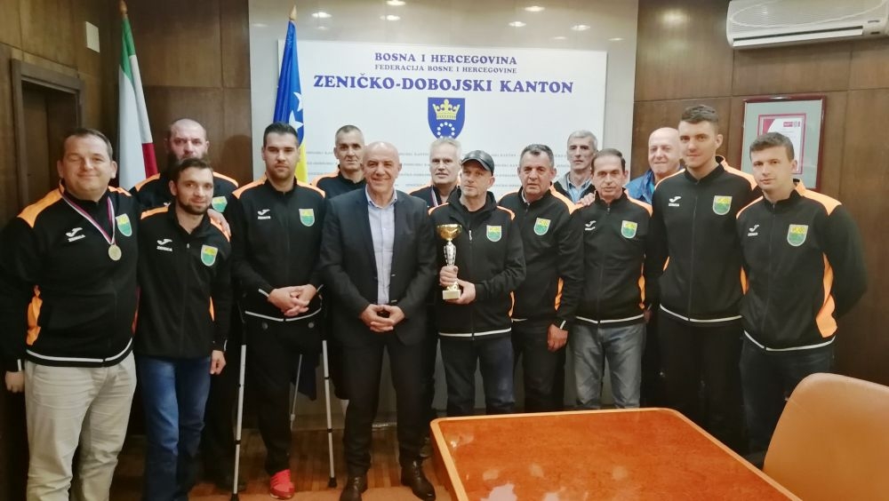 PRIJEM ZA ODBOJKAŠE KSO „ZENICA 92“ KOD PREMIJERA GALIJAŠEVIĆA: VI STE NAJBOLJI AMBASADORI BIH I NASTAVIT ĆEMO VAS PODRŽAVATI