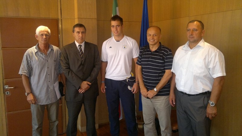 Prijem u sjedištu Kantona za Mesuda Pezera, mladog atletičara