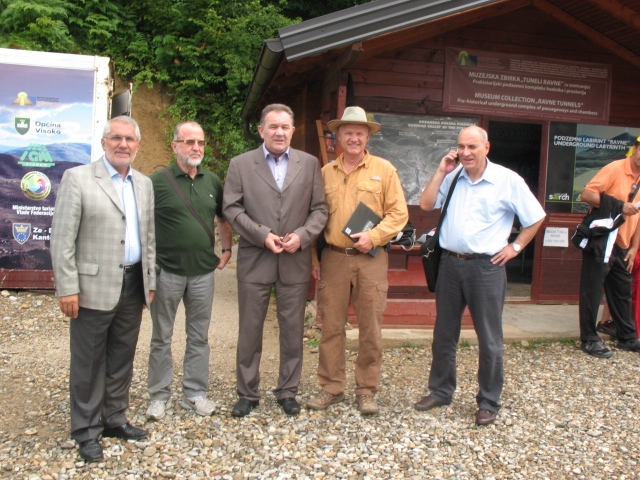 Ministar Ugarak razgovarao o turizmu s kakanjskim načelnikom Jašarspahićem i istraživačem bosanskih piramida Semirom Osmanagićem