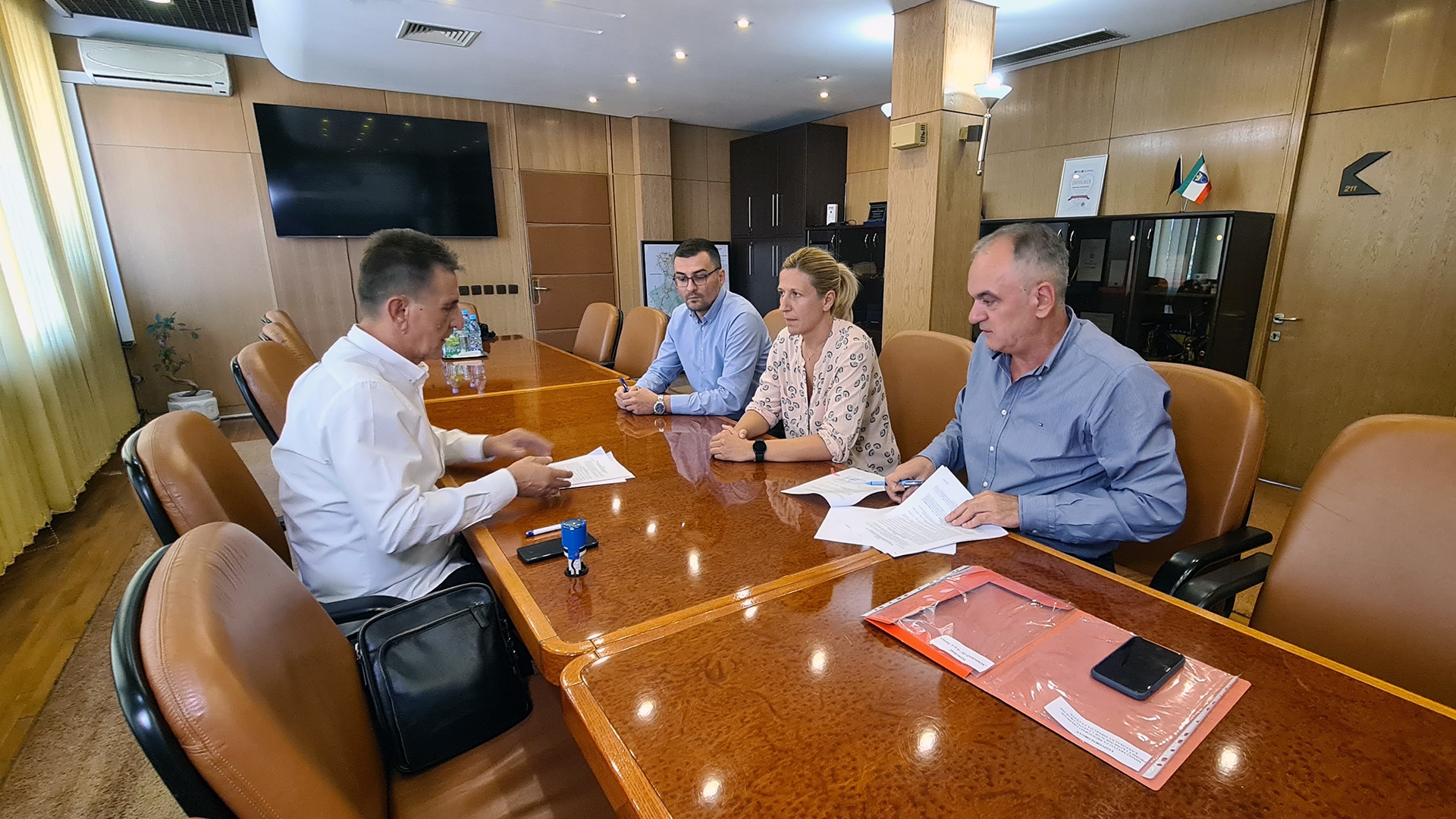 POTPISAN UGOVOR O SANACIJI SAOBRAĆAJNICE U NASELJU BABINA RIJEKA VRIJEDAN 1,2 MILIONA KM