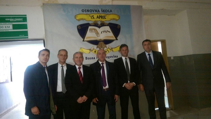 PREMIJER GALIJAŠEVIĆ SA JOSIPOM MARTIĆEM, FEDERALNIM MINISTROM ZA PROSTORNO UREĐENJE OBIŠAO OŠ „15.APRIL“ U KAKNJU-PROJEKAT „ENERGIJSKA EFIKASNOST U BIH“