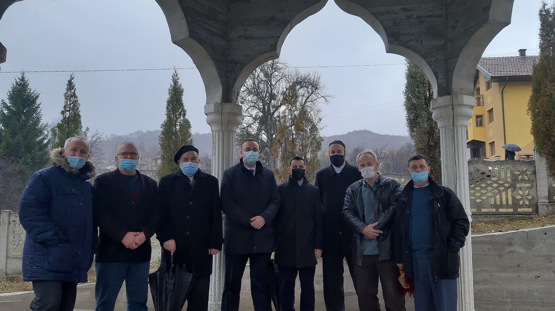 ČOLAKOVIĆ I BAJTAREVIĆ OBIŠLI RADOVE NA SPOMEN OBILJEŽJU U MZ BRNJ