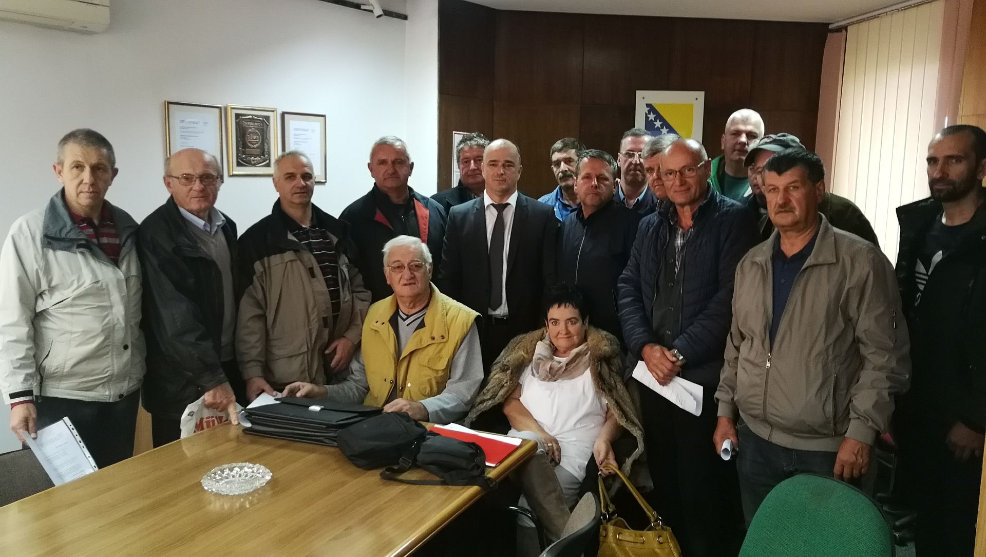 MINISTAR SMAJIĆ POTPISAO UGOVORE SA PREDSTAVNICIMA UDRUŽENJA PČELARA: ZA PROJEKTE RAZVOJA PČELARSTVA IZDVOJENO 42.000 KM