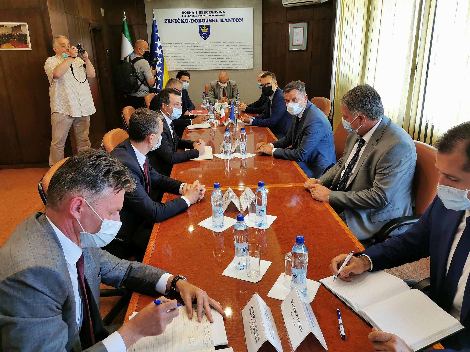 PREMIJERI NOVALIĆ I GANIĆ RAZGOVARALI O POMOĆI PRIVREDI NAKON PANDEMIJE KORONAVIRUSA