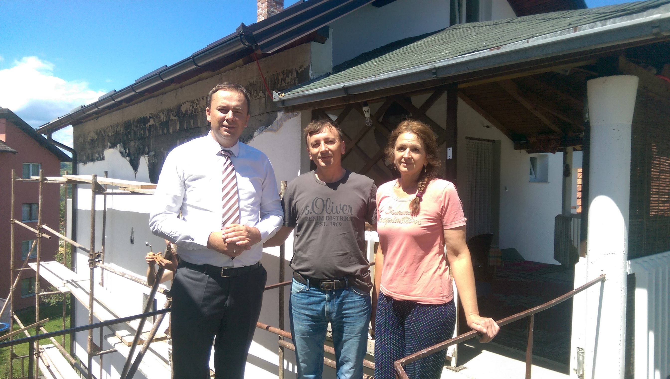 MINISTRI ČOLAKAVIĆ I SINANOVIĆ OBIŠLI NEDOVRŠENA SPOMEN-OBILJEŽJA NA PODRUČJU OPĆINE ZAVIDOVIĆI I OBEĆALI POMOĆ VLADE ZDK