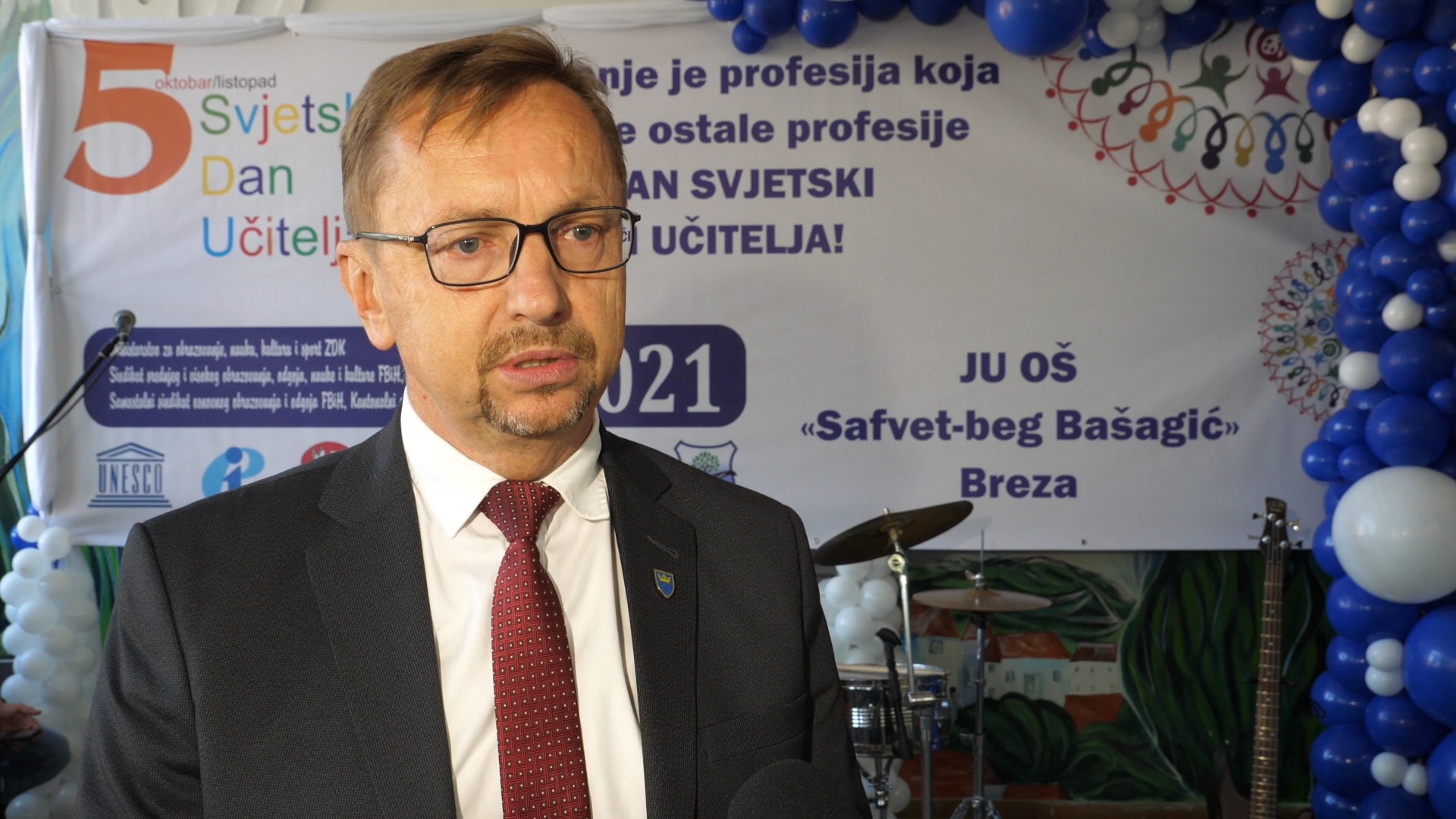 MINISTAR KOZLIĆ NA CENTRALNOM OBILJEŽAVANJU SVJETSKOG DANA UČITELJA ZA ZDK: RADITE NAJPLEMENITIJI I NAJODGOVORNIJI POSAO U ZAJEDNICI