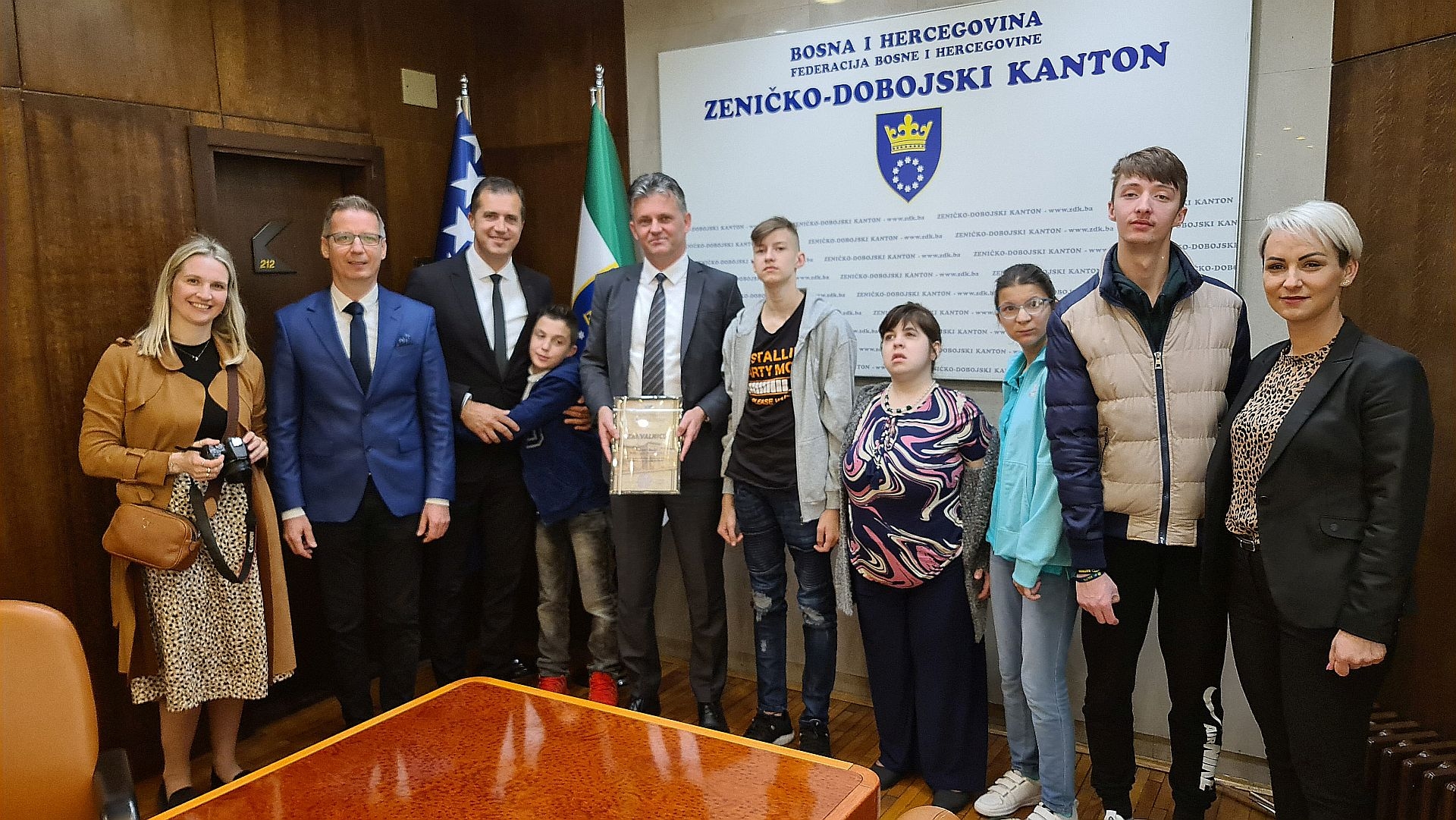 UČENICI ŠKOLE ZA DJECU SA POTEŠKOĆAMA U RAZVOJU POSJETILI PREMIJERA MIRNESA BAŠIĆA