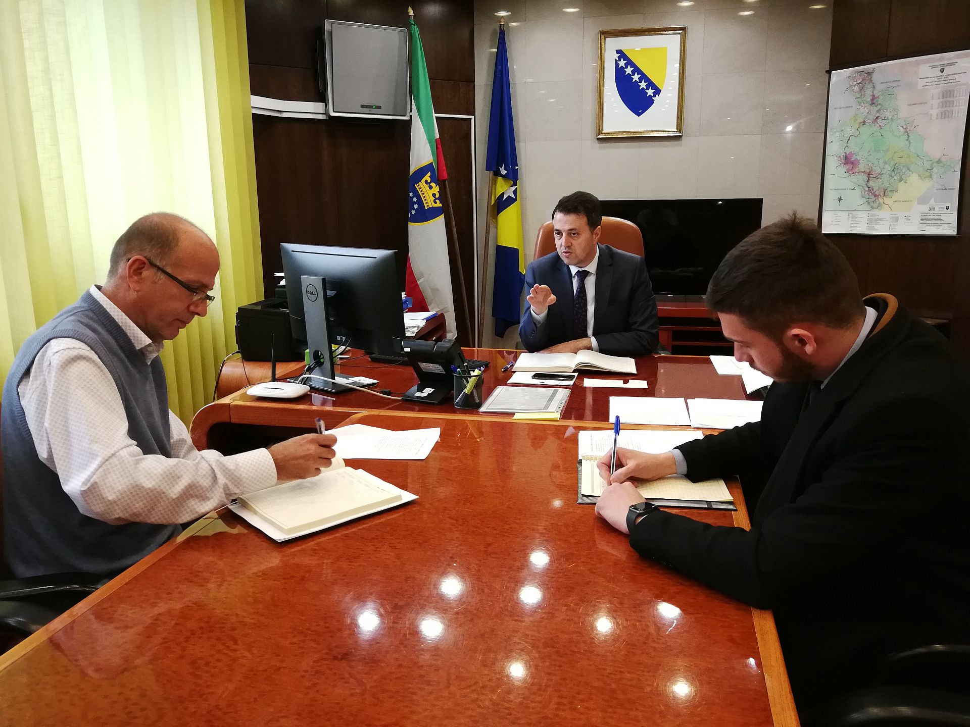 PREMIJER GANIĆ INICIRAO SASTANAK O PROBLEMU SAOBRAĆAJA U VRANDUKU TE ZATRAŽIO DA SE UBRZA IZGRADNJA PUTA KROZ INDUSTRIJSKU ZONU OZRAKOVIĆI - VISOKO