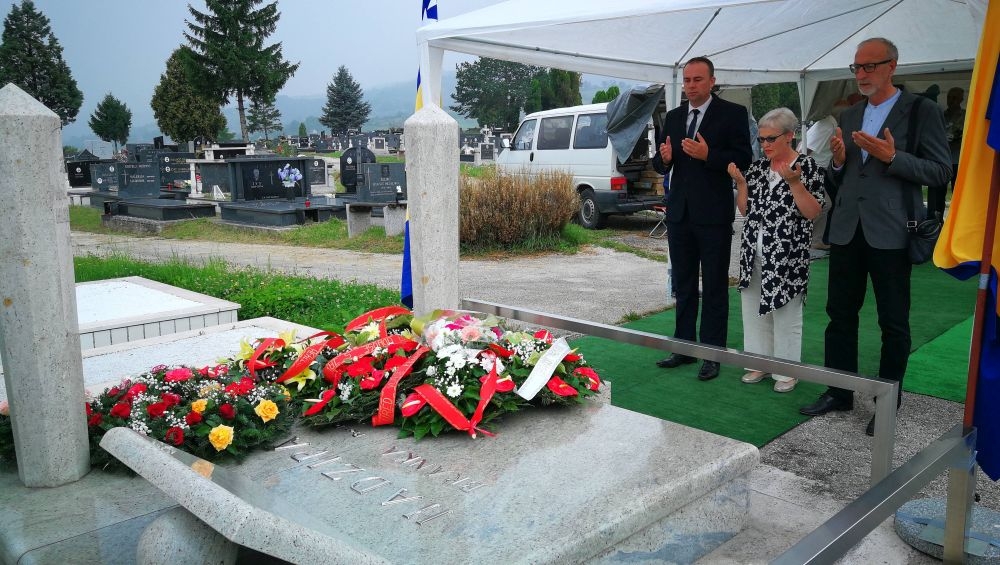 DESET GODINA OD SMRTI: DELEGACIJA ZDK ODALA POČAST PROF.DR. AHMETU HADŽIPAŠIĆU