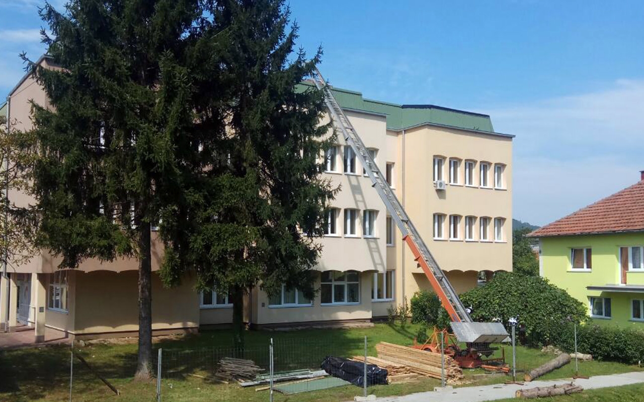 POČELA SANACIJA KROVA NA ZGRADI ODJELJENJA SUDA U MAGLAJU