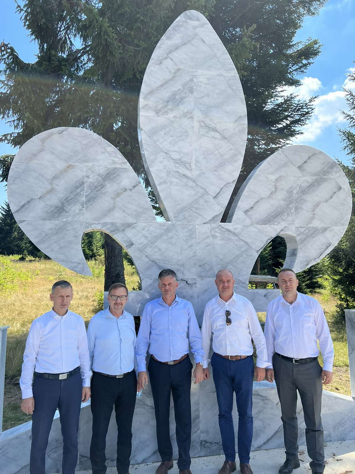 PREMIJER BAŠIĆ NAJAVIO NASTAVAK PODRŠKE IZGRADNJI SPOMEN-KOMPLEKSA NA JAVORJU