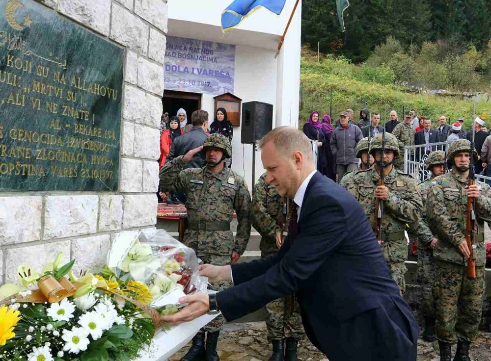 PREDSJEDAVAJUĆI SKUPŠTINE POLOŽIO CVIJEĆE POVODOM OBILJEŽAVANJA 24. GODIŠNJICE ZLOČINA U STUPNOM DOLU