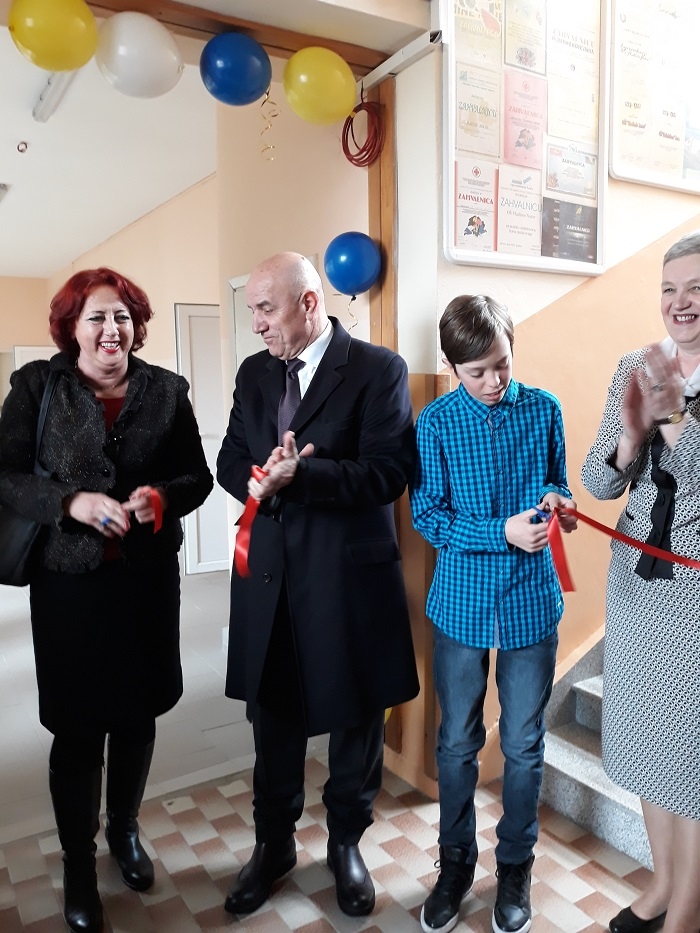 PREMIJER GALIJAŠEVIĆ OTVORIO REKONSTRUISANE UČIONICE U OŠ „VLADIMIR NAZOR" ZENICA