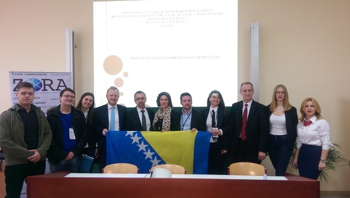 UČENICI SREDNJIH ŠKOLA ZENIČKO-DOBOJSKOG KANTONA  DEBATNIM TAKMIČENJEM OBILJEŽILI DAN NEZAVISNOSTI BOSNE I HERCEGOVINE