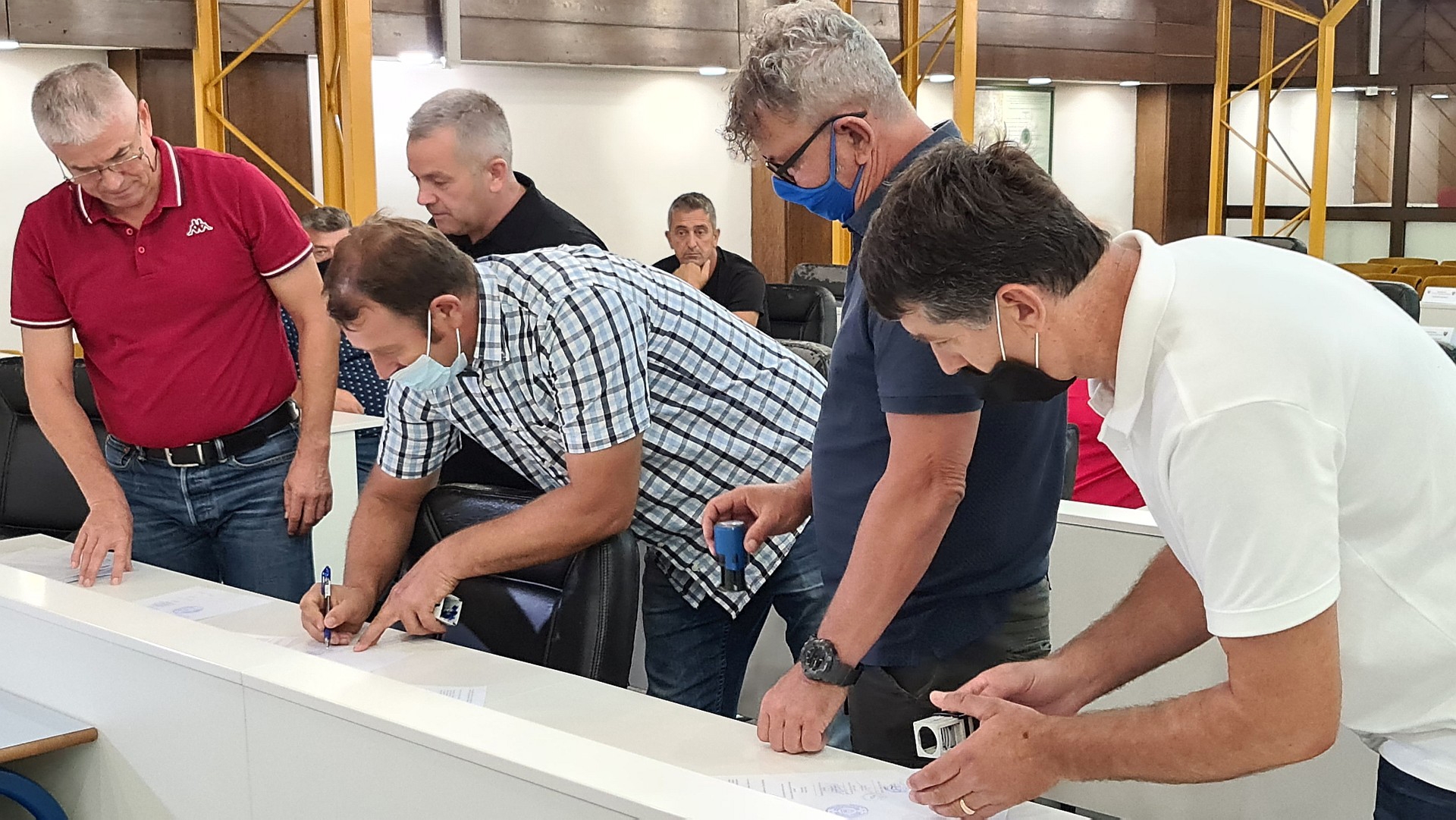 SA SPORTSKO-RIBOLOVNIM DRUŠTVIMA POTPISANI UGOVORI O PRIVREMENOM USTUPANJU RIBOLOVNOG PODRUČJA U ZDK