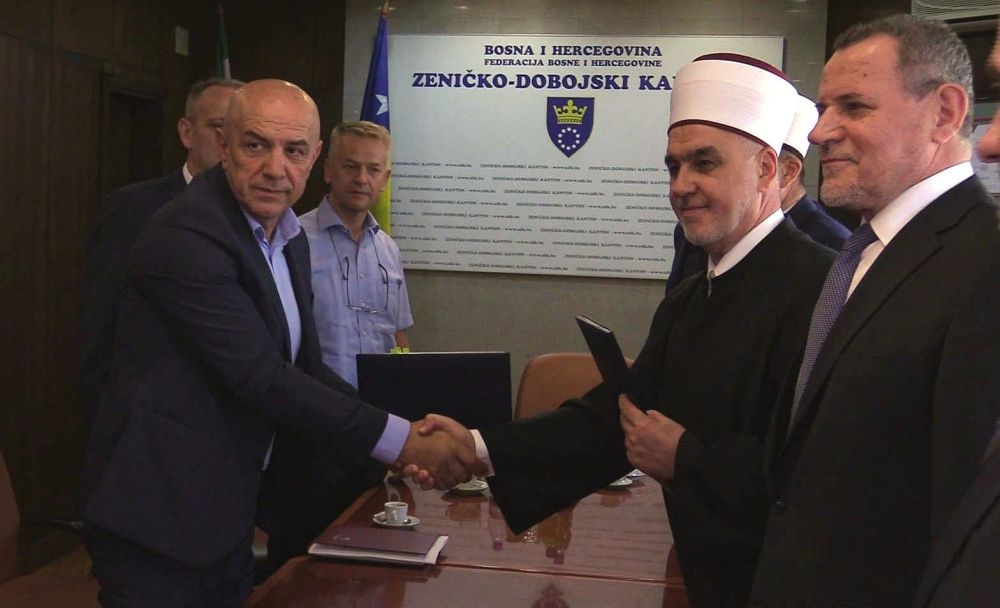 REISU-L-ULEMA KAVAZOVIĆ I PREMIJER GALIJAŠEVIĆ POTPISALI UGOVOR O STATUSU ISLAMSKOG PEDAGOŠKOG FAKULTETA U ZENICI