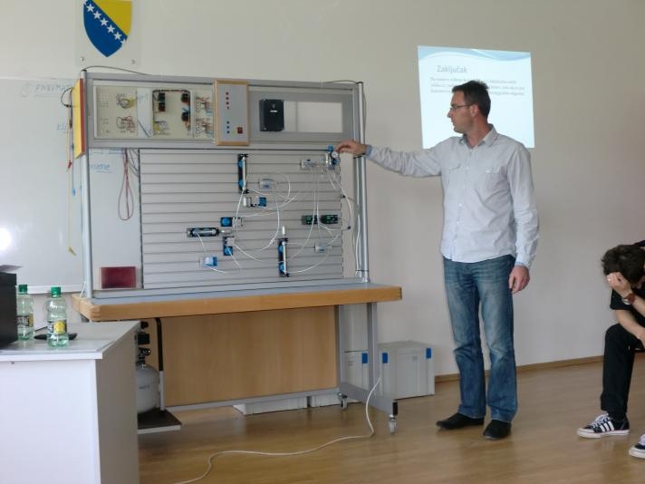 TEŠANJ: OTVOREN CENTAR ZA OBRAZOVANJE ODRASLIH