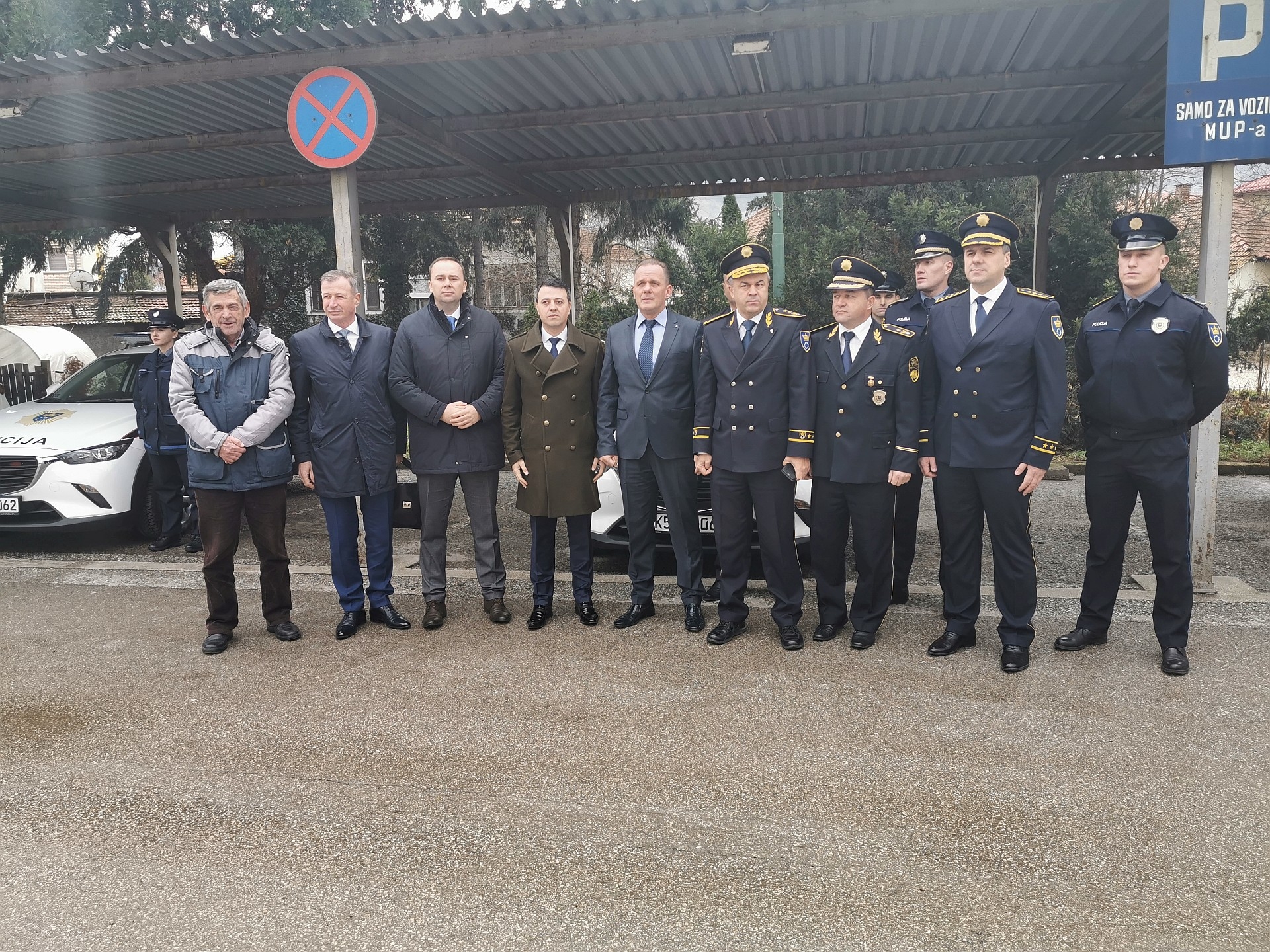 PS VISOKO DOBILA PET NOVIH VOZILA: PREMIJER GANIĆ NAJAVIO NOVA ULAGANJA U OPREMANJE I KADROVSKO JAČANJE POLICIJE