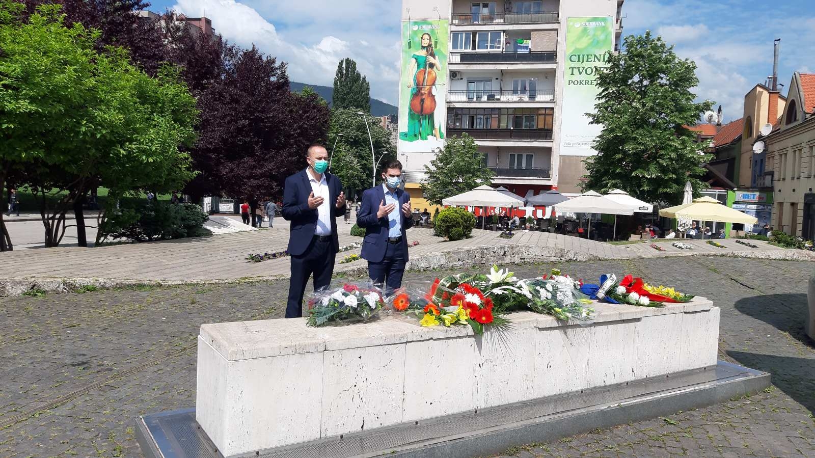 DELEGACIJA VLADE ZDK ODALA POČAST NA ŠEHIDSKOM SPOMEN OBILJEŽJU U ZENICI