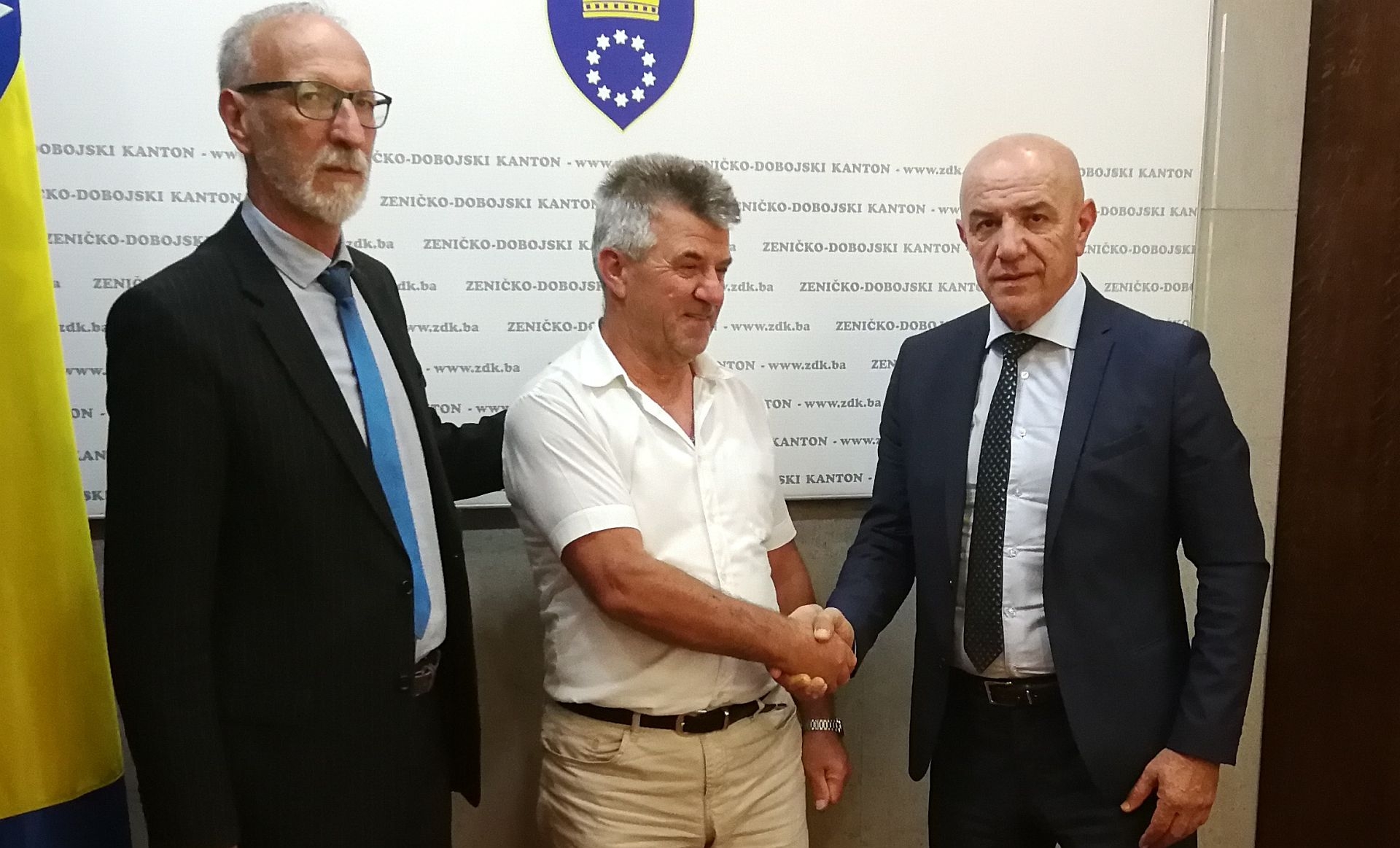 POMOĆ NAJUGROŽENIJOJ KATEGORIJI PENZIONERA U ZDK: ZA KUPOVINU LIJEKOVA ZA 5.000 PENZIONERA VLADA OBEZBIJEDILA 100.000 KM