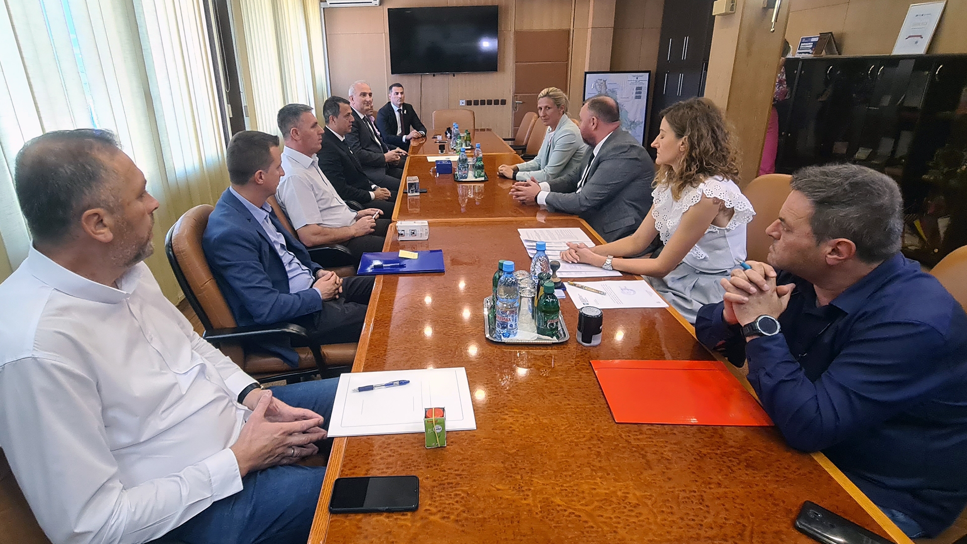 U VLADI ZDK POTPISANI UGOVORI O DODJELI SREDSTAVA ZA UREĐENJE POSLOVNIH ZONA