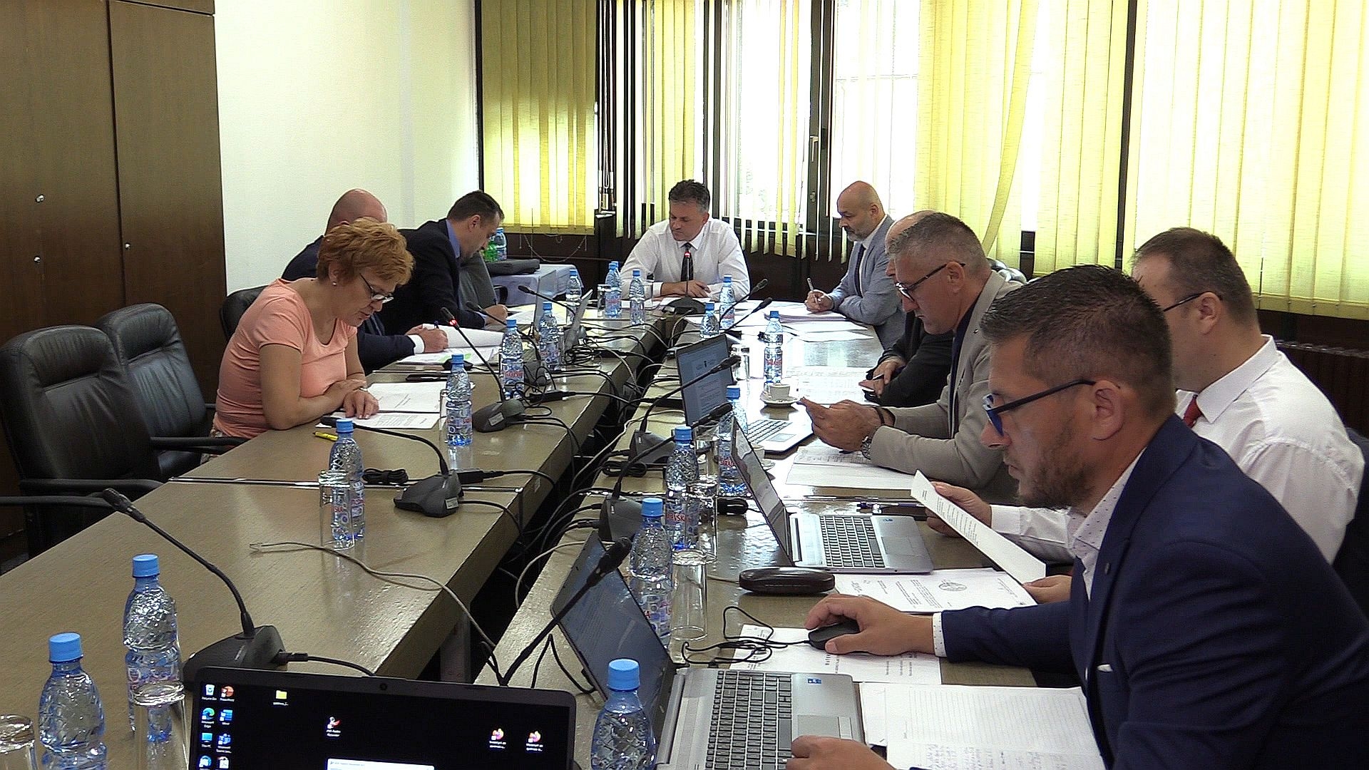 VLADA ZDK SUFINANSIRA ZAPOŠLJAVANJE SARADNIKA/ASISTENATA NA UNIVERZITETU U ZENICI