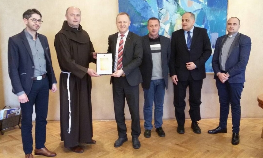 PREDSJEDAVAJUĆI SKUPŠTINE JASMIN DUVNJAK POSJETIO ŽUPU SVETOG ILIJE U ZENICI