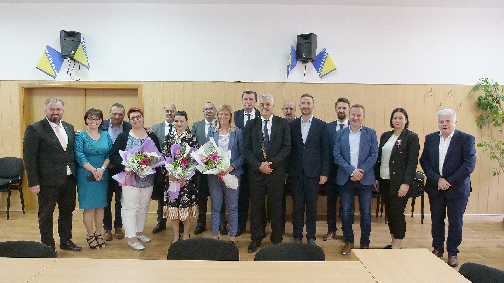 PREMIJERKA MEHMEDIĆ I ČLANOVI VLADE ZENIČKO-DOBOJSKOG KANTONA BORAVILI U RADNOJ POSJETI OPĆINAMA BREZA I VAREŠ