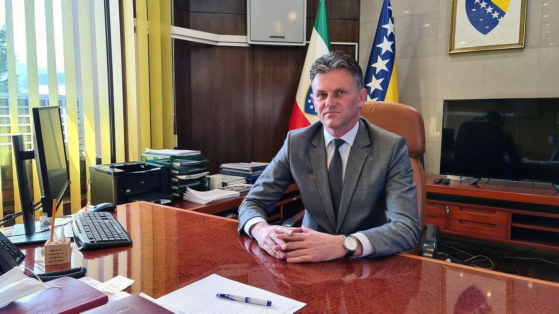 PREMIJER BAŠIĆ ČESTITAO DAN POLICIJE ZENIČKO-DOBOJSKOG KANTONA