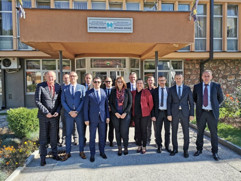 DELEGACIJA VLADE POSJETILA OLOVO: VLADA OPREDJELJENA ZA RAVNOMJERNI RAZVOJ SVIH OPĆINA U ZDK