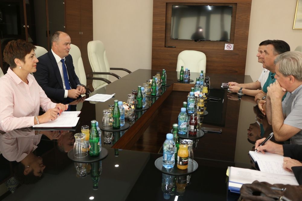 MINISTAR SMAJIĆ POSJETIO OPĆINU KAKANJ I OBIŠAO GRADILIŠTA U MZ BUKOVLJE